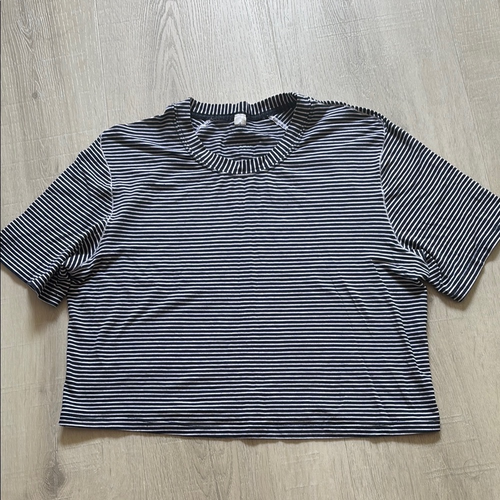 Lululemon striped cropped tee 8